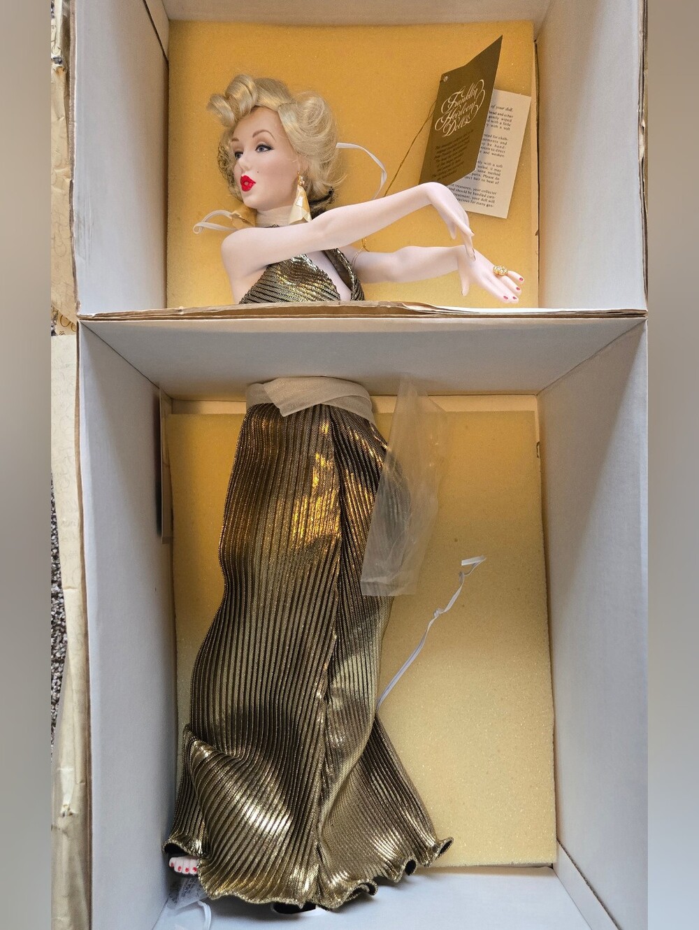 Franklin Mint Heirloom Marylin Monroe Porceline Doll Gold Dress Original Box.